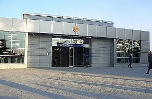 Akcja policji na stacji metra Słodowiec. "Oszukał 125 osób"