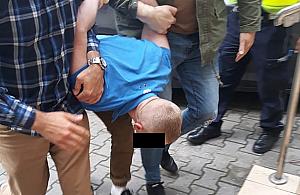 Szokująca napaść w Falenicy. Próbował obciąć kobiecie palce