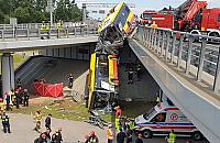 Autobus wypadł z mostu Grota
