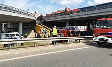 Autobus wypadł z mostu Grota