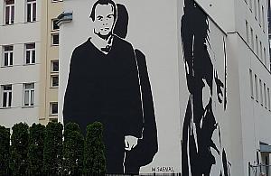 Wola ma kolejny mural. Na Warszawę patrzy z góry Jacek Kuroń