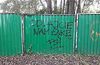 "Oddajcie łąkę - psy". Spór na Wawrzyszewie trwa