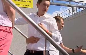 Żenujące spotkanie posłów na Białołęce. "Nie szarpię, trzymam"