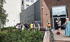 Chcesz głosować, stój w kolejce. "To jakaś paranoja"