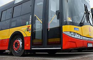 Autobus staranował auta. Nieoficjalnie: kierowca zasnął