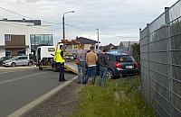 Samochód wypadł z drogi na Cieślewskich. "Kobieta była zszokowana"