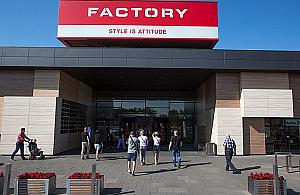 Policjanci w Factory. "Złapany na gorącym uczynku"