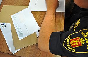 Listy i awizo porzucone na skrzynce. "Roztargniony listonosz"