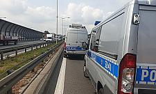 Osobówka zgnieciona przez tiry. Kierowca nie żyje