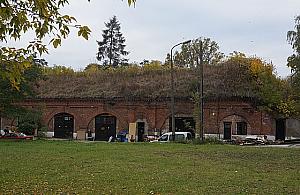 "Słychać strzały i okrzyki". Fort przeszkadza sąsiadom