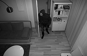 "W nocy ktoś szarpał za klamkę". Włamań więcej niż rok temu