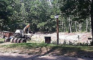 Trwa ratowanie Czarnego Stawu. "Rozjeżdżony przez quady i motocykle"