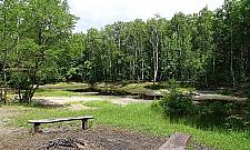 Trwa ratowanie Czarnego Stawu. "Rozjeżdżony przez quady i motocykle"