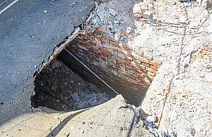 Budowali chodnik, odkryli tajemniczą piwnicę