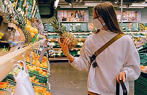 "Bez maseczki nie obsługujemy". Klienci: To wbrew prawu