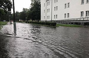 "22 litry deszczu na Bielanach". Cała Polska czyta dziennikarzom