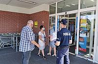 Policjanci ruszyli do sklepów. "Wypraszać klientów bez maseczki"