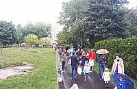 Trudny pocz�tek roku w przedszkolach. Ogromne kolejki przed wej�ciem