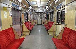 Metro utknęło między stacjami. Pasażerowie uwięzieni