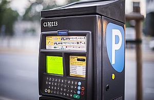 Miejsca nie ma, ale mieszkańcy zaparkują. Nowy patent drogowców