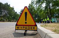 Zderzenie na Radzymi�skiej. Auto na s�upie