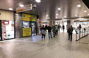 Kolejki w punktach obsługi pasażera. "Sprzedaż biletów wzrosła skokowo"