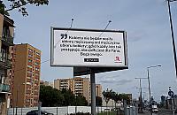"Kobieta nie będzie nosiła ubioru mężczyzny". Nowe billboardy w Warszawie