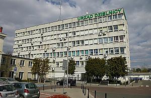 Nie wyrabiają się z pozwoleniami na budowę. "Bo w Wawrze dobrze się mieszka"