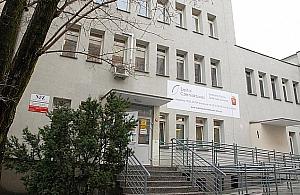 Martwy mężczyzna przed Szpitalem Czerniakowskim