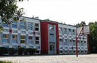 Stalinistka wciąż patronką szkoły. Powód? Koronawirus