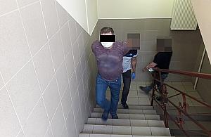 Sąsiedzi wezwali policję, strażacy wyważyli drzwi. "Słychać było krzyki i płacz"