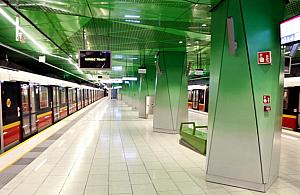 Trzy stacje metra sparaliżowane. Znów ktoś zostawił plecak