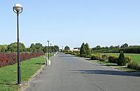 Absurdalny zakaz na cmentarzu. Rowerem nie wolno, autem można