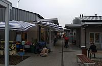 Bazar miał być wizytówką Falenicy. Kosztowna kompromitacja pełna niedoróbek