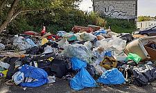 Podjeżdżają, wyrzucają. "Góra śmieci rośnie w zastraszającym tempie"