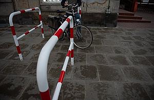 Kto nie lubi rowerzystów? Droga z Targówka zablokowana