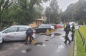 "Żółta fala" na ulicach Woli. "Łatają dziurę budżetową?"