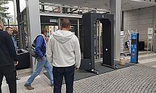 Bramki niszczą wirusa? Urząd testuje nowe rozwiązanie