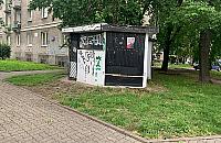 Blaszak przy Żeromskiego nie do zdarcia. "Ręce opadają"