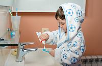 Dlaczego dzieci nie myją zębów w przedszkolach? Absurdalne zalecenia