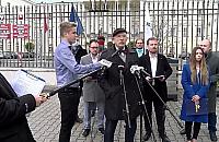 Korwin-Mikke: "Nakłanianie do komunikacji miejskiej ma ślady ludobójstwa"