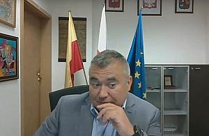 "Proszę usunąć psa z sali". Absurdy obrad online