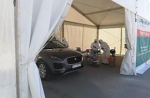 Test na koronawirusa bez wychodzenia z auta. Punkt mobilny w Legionowie