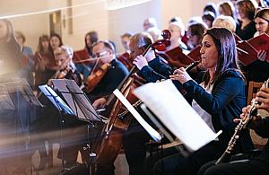 Filharmonicy na Tarchominie. Muzyka w czerwonej strefie