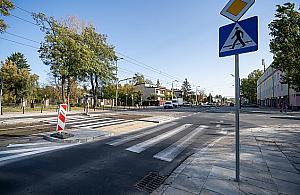 Węziej na Obozowej. Teraz zamontują progi