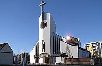 "Piekło kobiet" na Wawrzyszewie. Napis na fasadzie kościoła