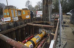 Wielka dziura na Żeraniu. Ruszyło drążenie pod Wisłą