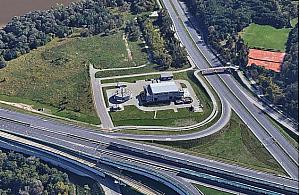 Absurd na Bielanach. Wypoczynek w smrodzie ścieków