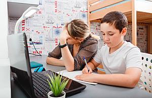 Nauka online w praktyce. "Jedne lekcje trwają 45 minut, inne pół godziny"