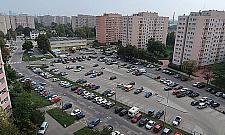 Radny z Bemowa chce uczyć kierowców parkowania. "Cenna inicjatywa"